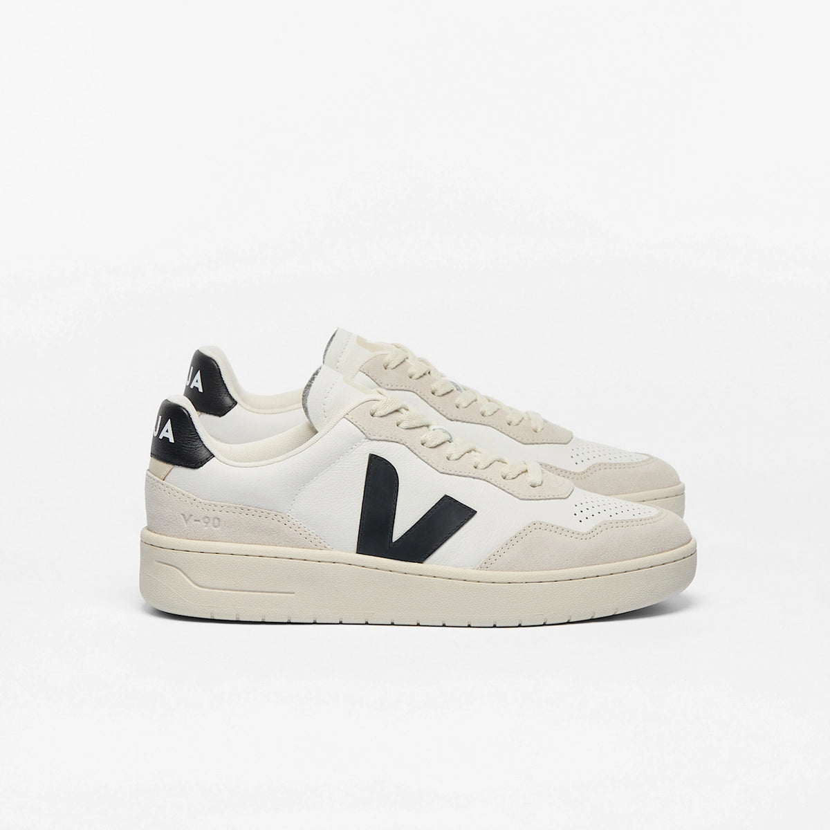 VEJA Unisex Sneaker "V-90" White Black