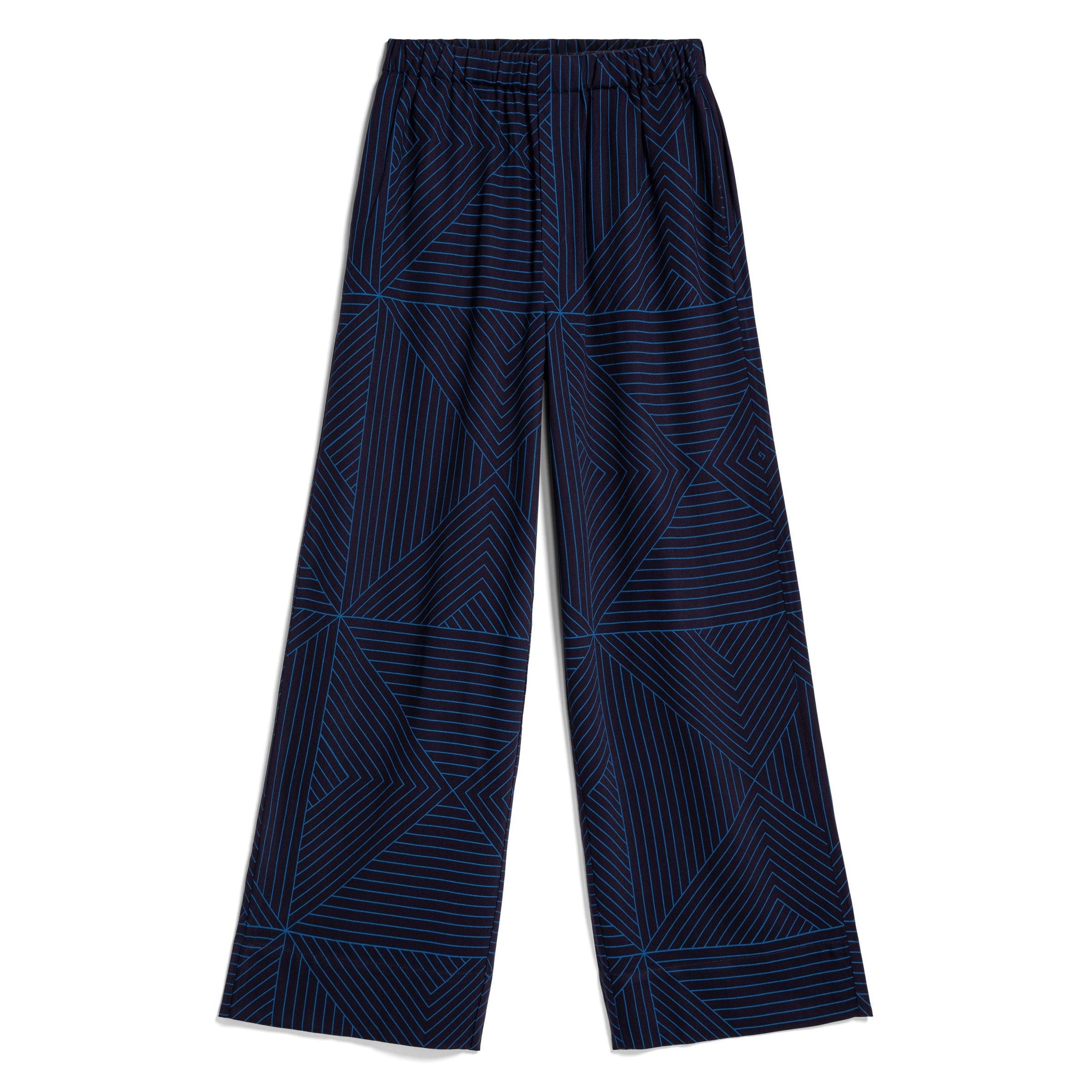 Marineblaue Hose mit weitem Bein und elastischem Bund, die ein abstraktes geometrisches Muster in hellblauen Linien aufweist. Die Hose liegt flach auf einem weißen Hintergrund.