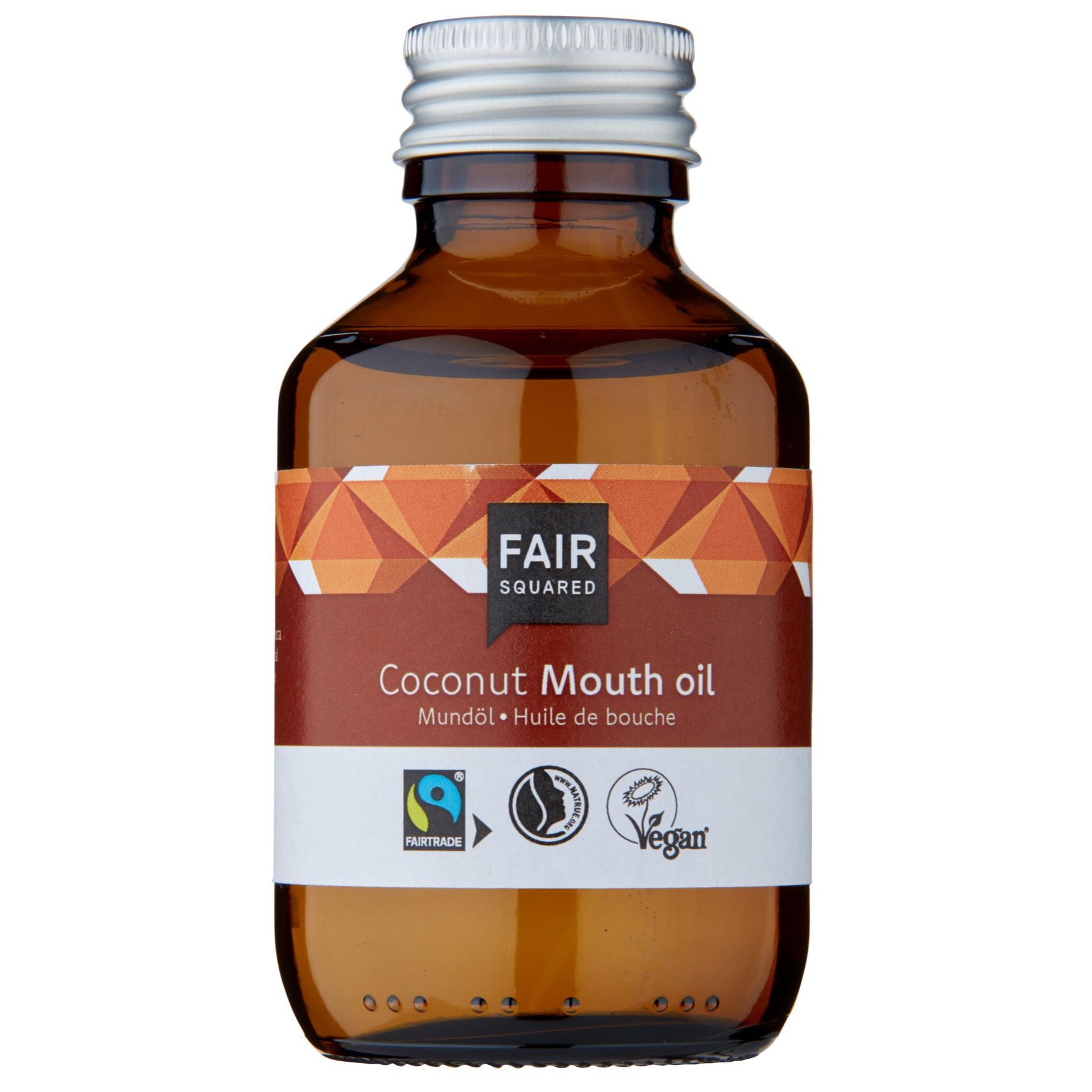 Eine braune Glasflasche mit der Aufschrift FAIR Squared Coconut Mouth Oil mit Fairtrade- und Vegan-Logos und einem orangefarbenen geometrischen Muster auf dem Etikett. Die Flasche hat einen silbernen Schraubverschluss.