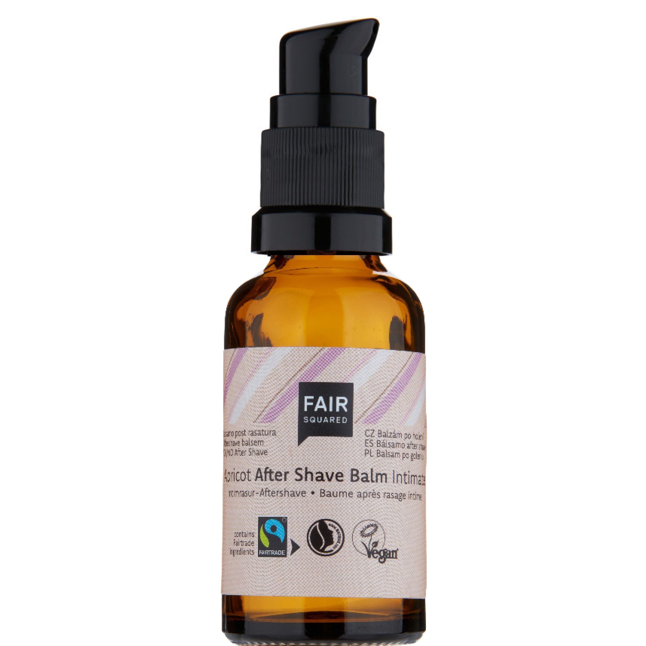 Eine Pumpflasche aus braunem Glas mit der Aufschrift Fair Squared Apricot After Shave Balm Intimate und den Logos für Veganer und Fair Trade Certification auf dem Etikett.