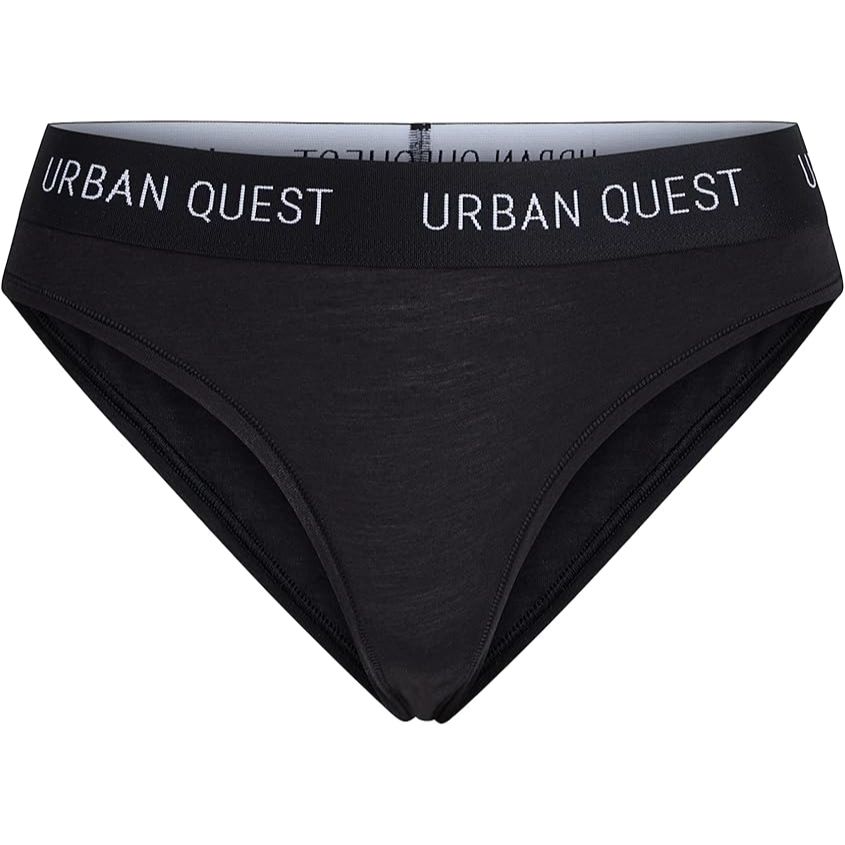 Schwarzer Slip mit dem Schriftzug "Urban Quest" auf dem elastischen Bund.