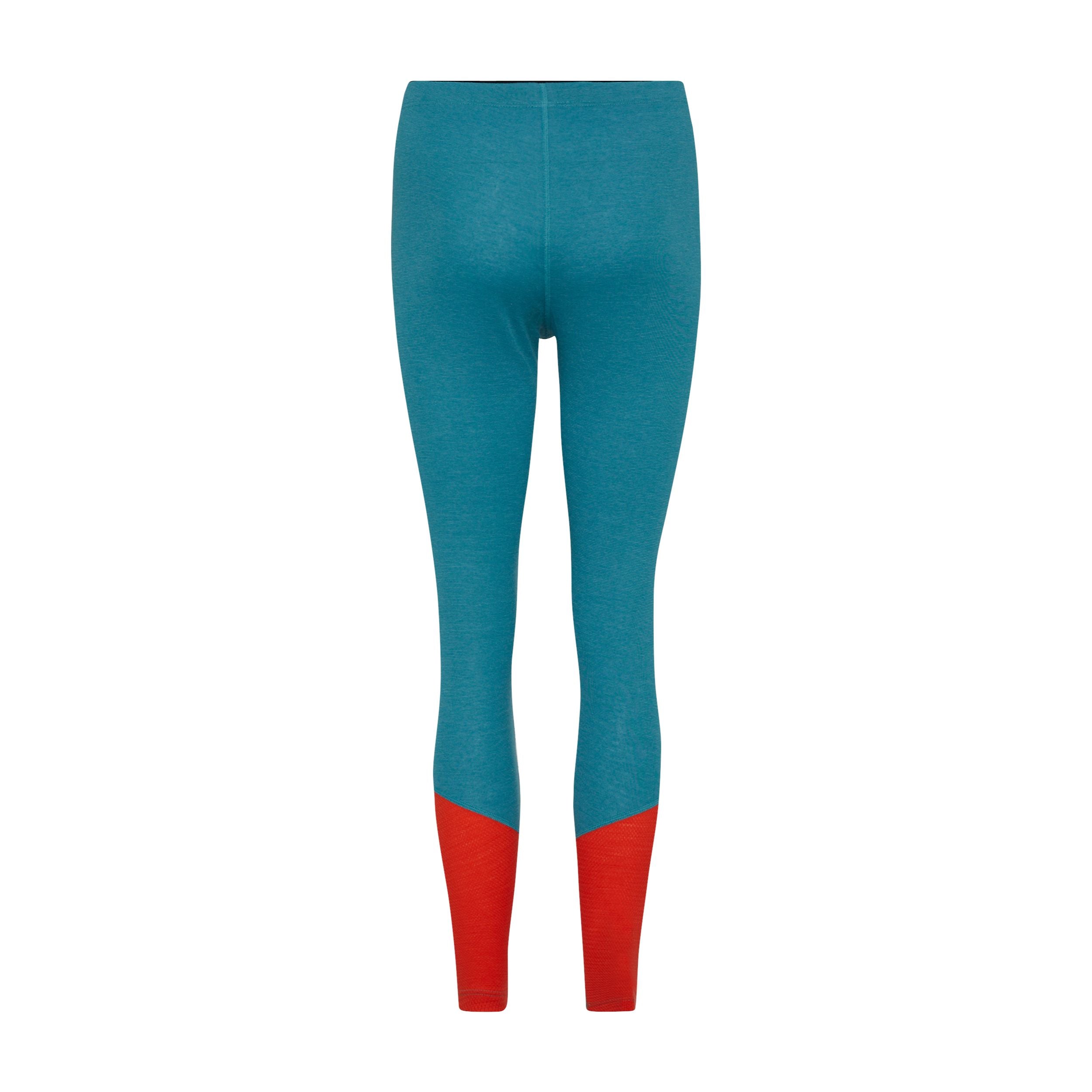 Ein Paar blaugrüne Leggings mit roten Farbblöcken an den Unterschenkeln auf weißem Hintergrund.