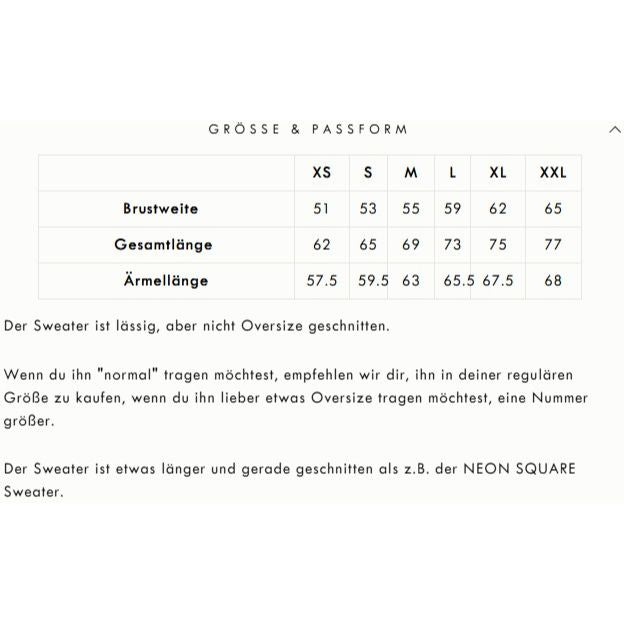 Größentabelle für einen Pullover mit Maßangaben in Zentimetern für XS bis XXL: Brustweite, Gesamtlänge und Ärmellänge, gefolgt von einem deutschen Text über Passform und Größenberatung für normale und übergroße Vorlieben.