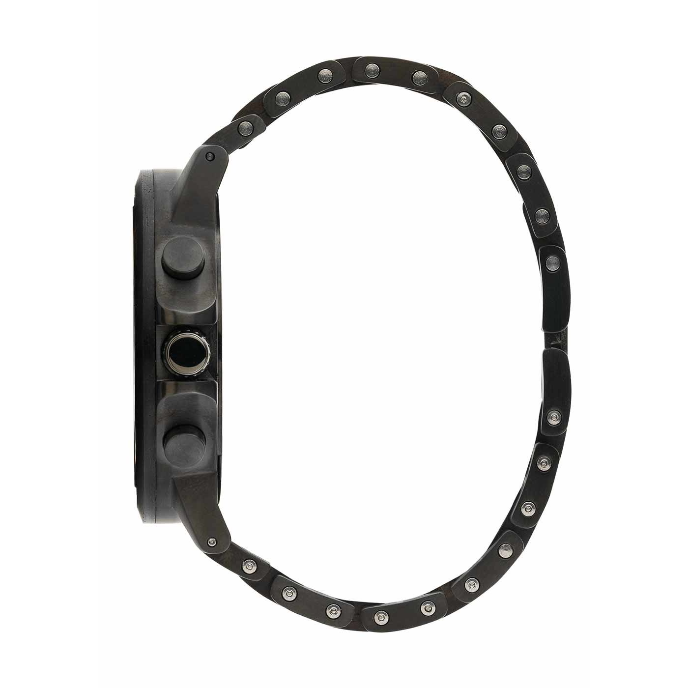 Seitenansicht einer schwarzen Armbanduhr mit einem Metallband, das einen unvollständigen Kreis bildet. Das Zifferblatt ist nicht sichtbar, nur die Knöpfe und die Krone sind zu sehen. Das Armband hat sichtbare Schrauben in jedem Glied.