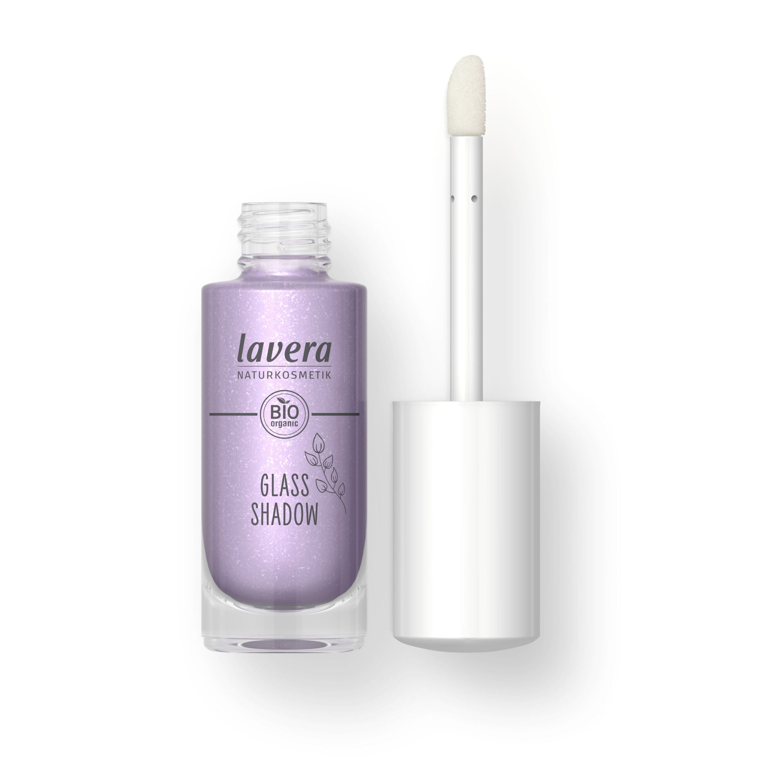 Lila Lipgloss-Flasche und Applikator nebenan mit lavera-Logo und der Aufschrift "Glass Shadow".