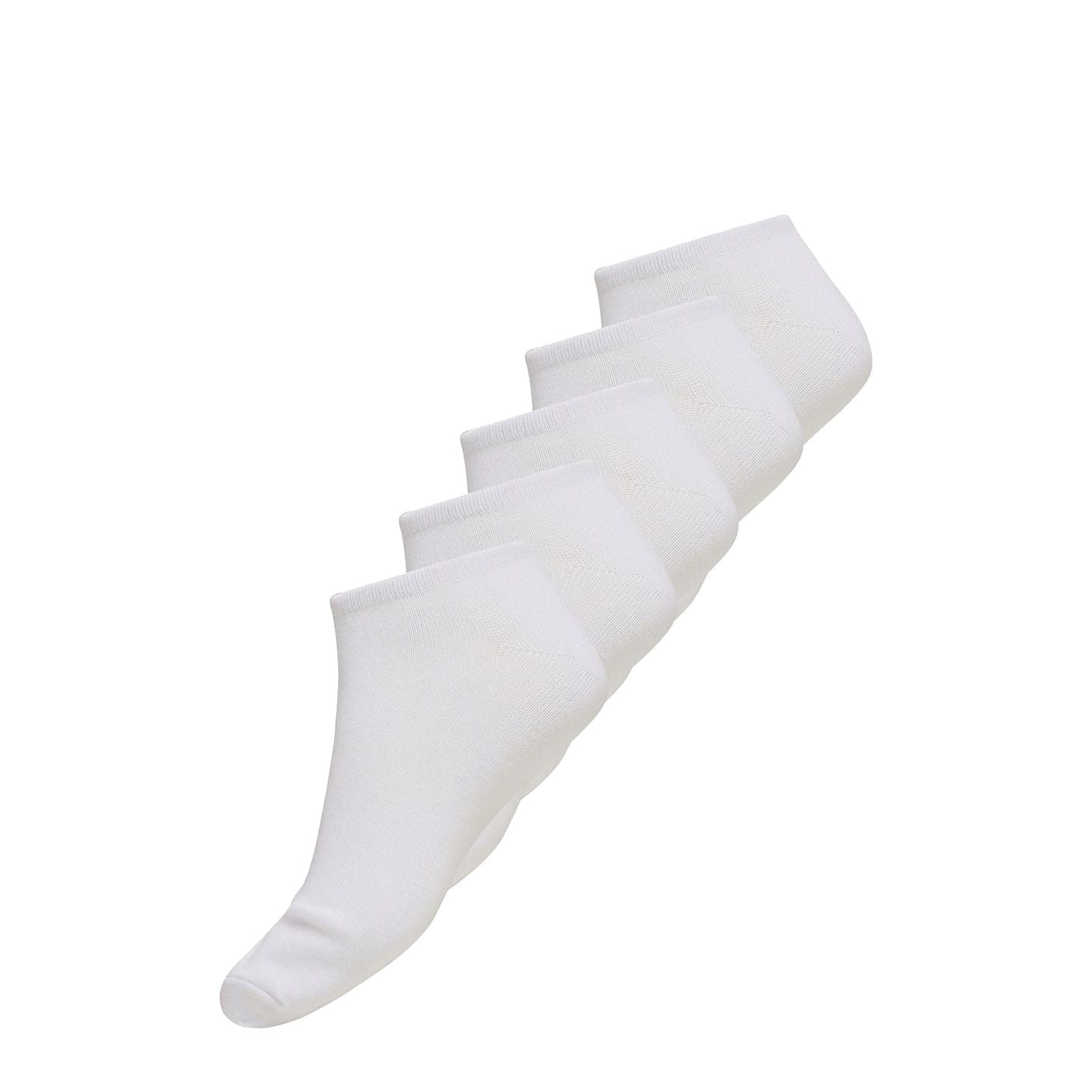Fünf weiße kurze Socken in einer diagonalen Anordnung auf weißem Hintergrund.