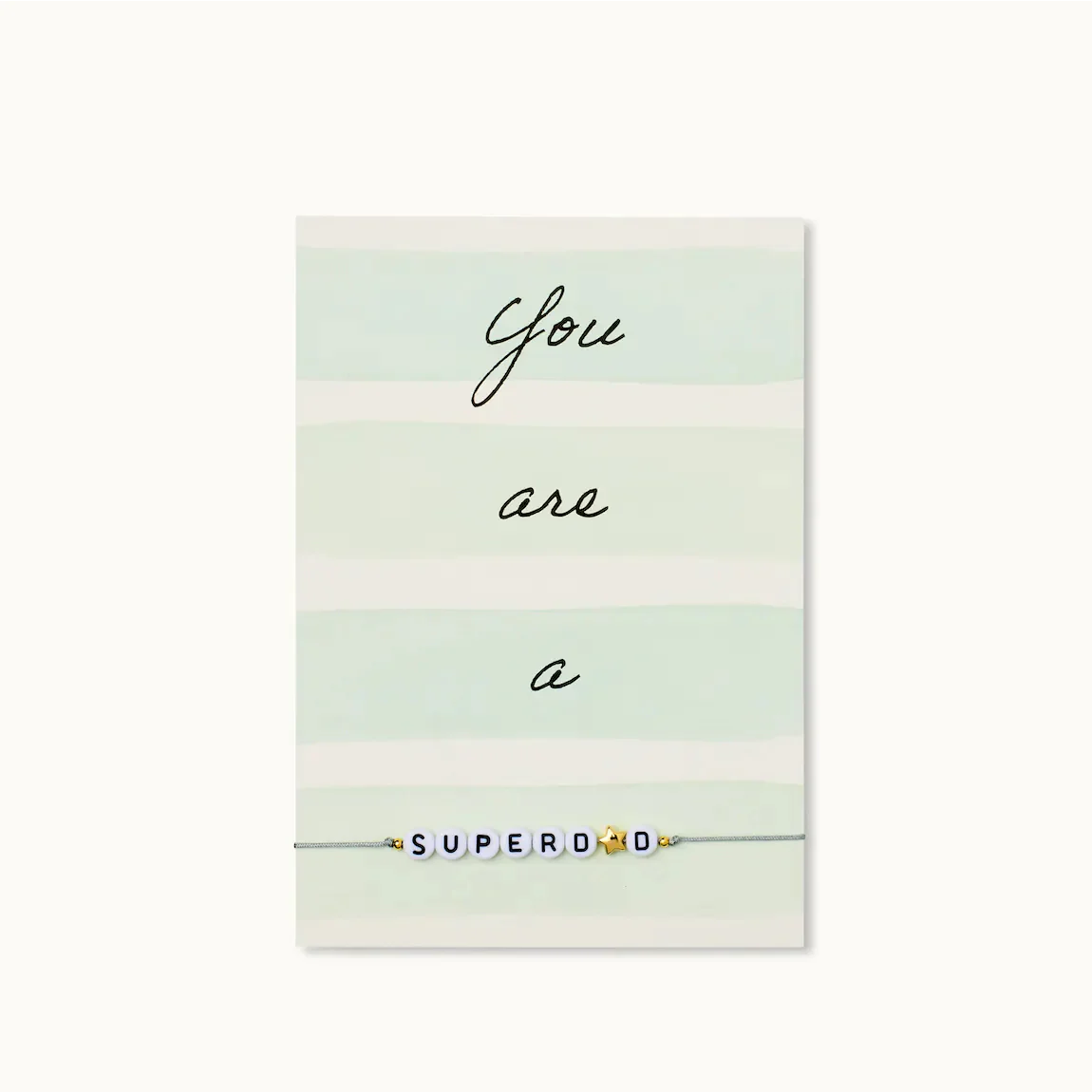 Karte mit dem Text "You are a" und einem Band darunter mit Perlen, die "SUPERDAD" buchstabieren.
