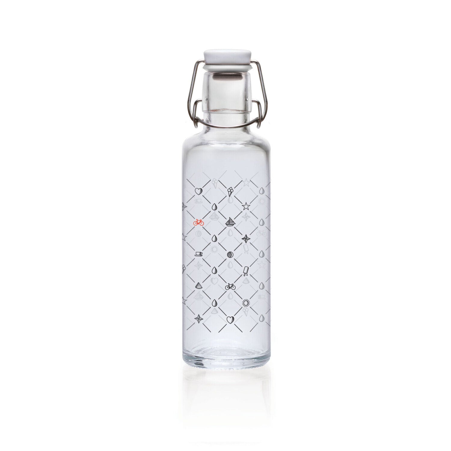 Eine Glasflasche mit Bügelverschluss und geometrischen Mustern verziert.