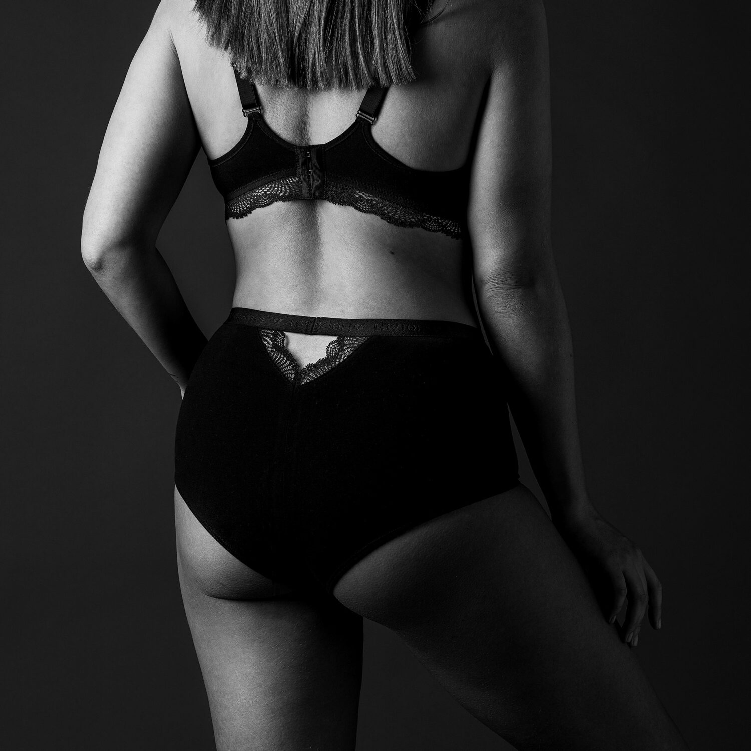 Lovjoi High Waist Panty "YARROW" - Schwarz