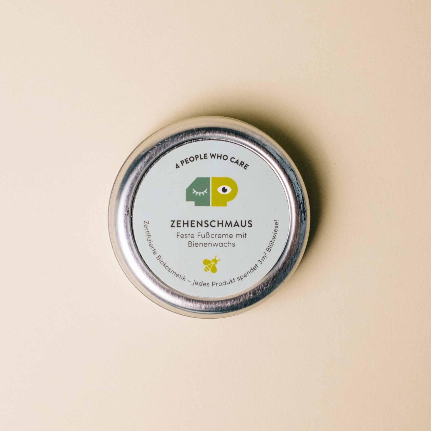 Dose mit fester Fußcreme "Zehenschmaus" auf hellbeigem Hintergrund.