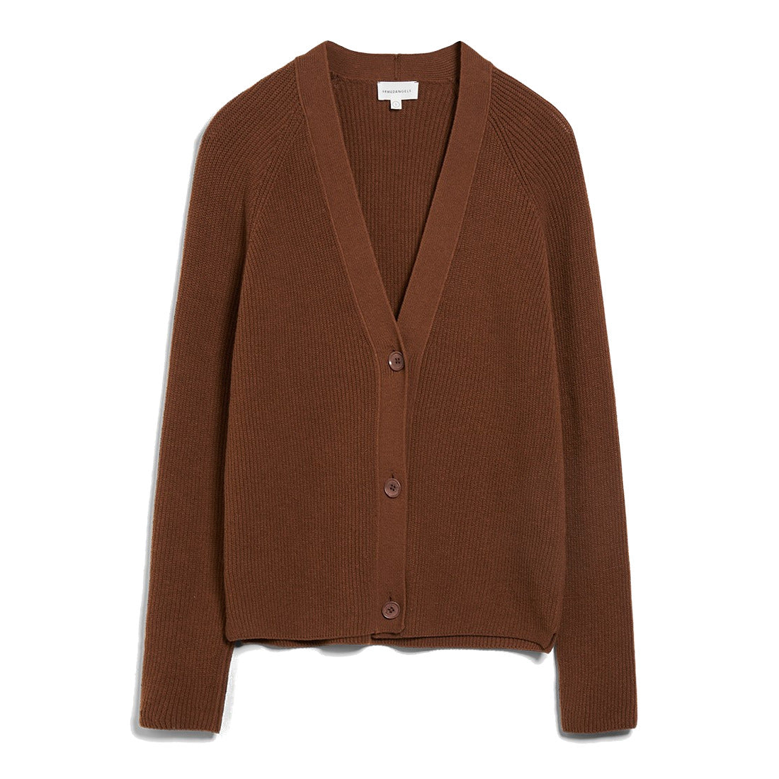 Braune Strickjacke mit V-Ausschnitt und drei Knöpfen vorne.