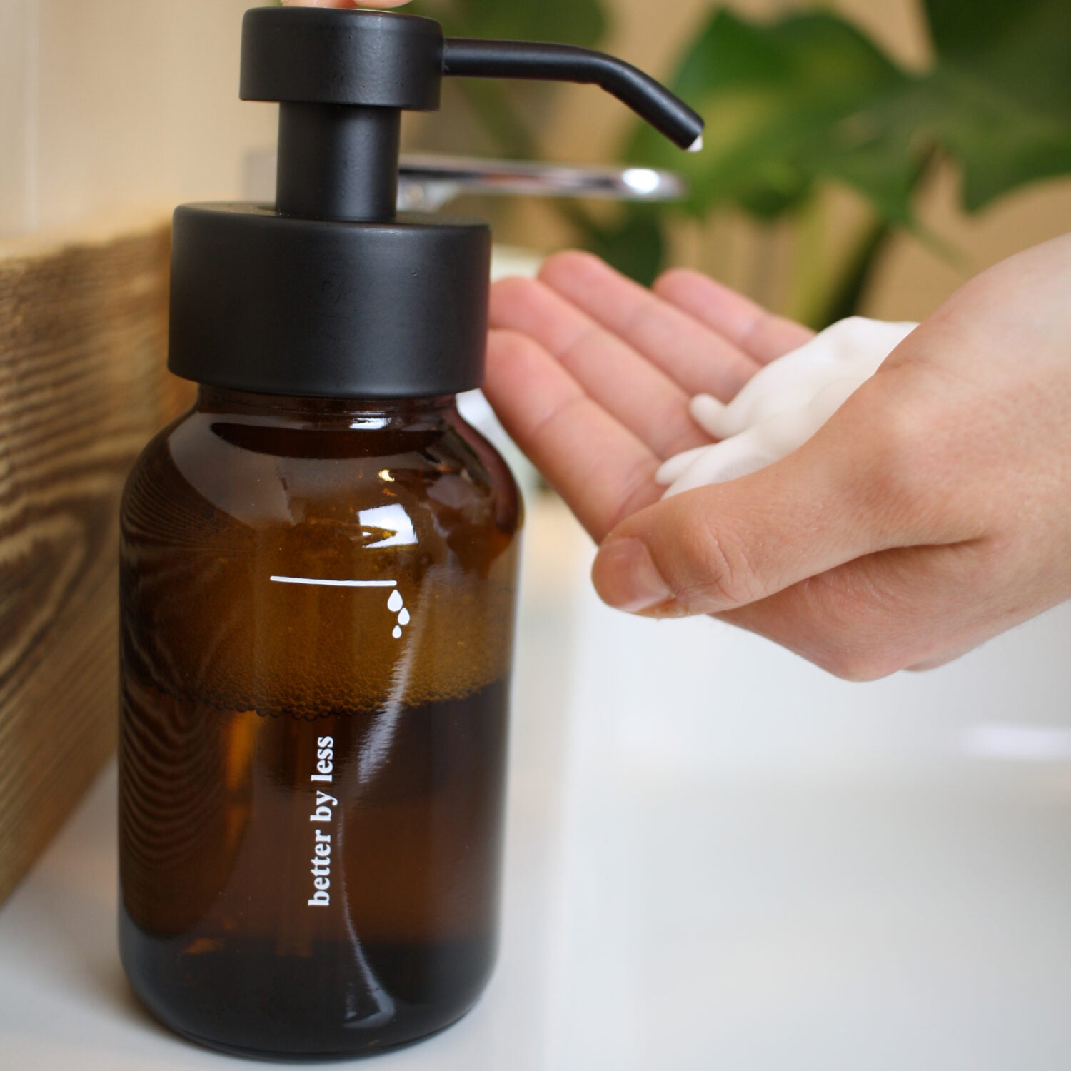 Better by Less_Duschschaum