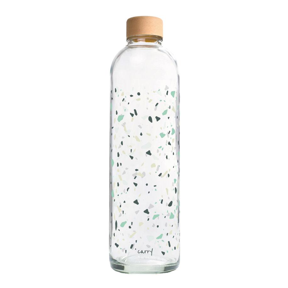 Glasflasche mit Korkdeckel und buntem Spritzmuster in Grün- und Blautönen auf weißem Hintergrund.