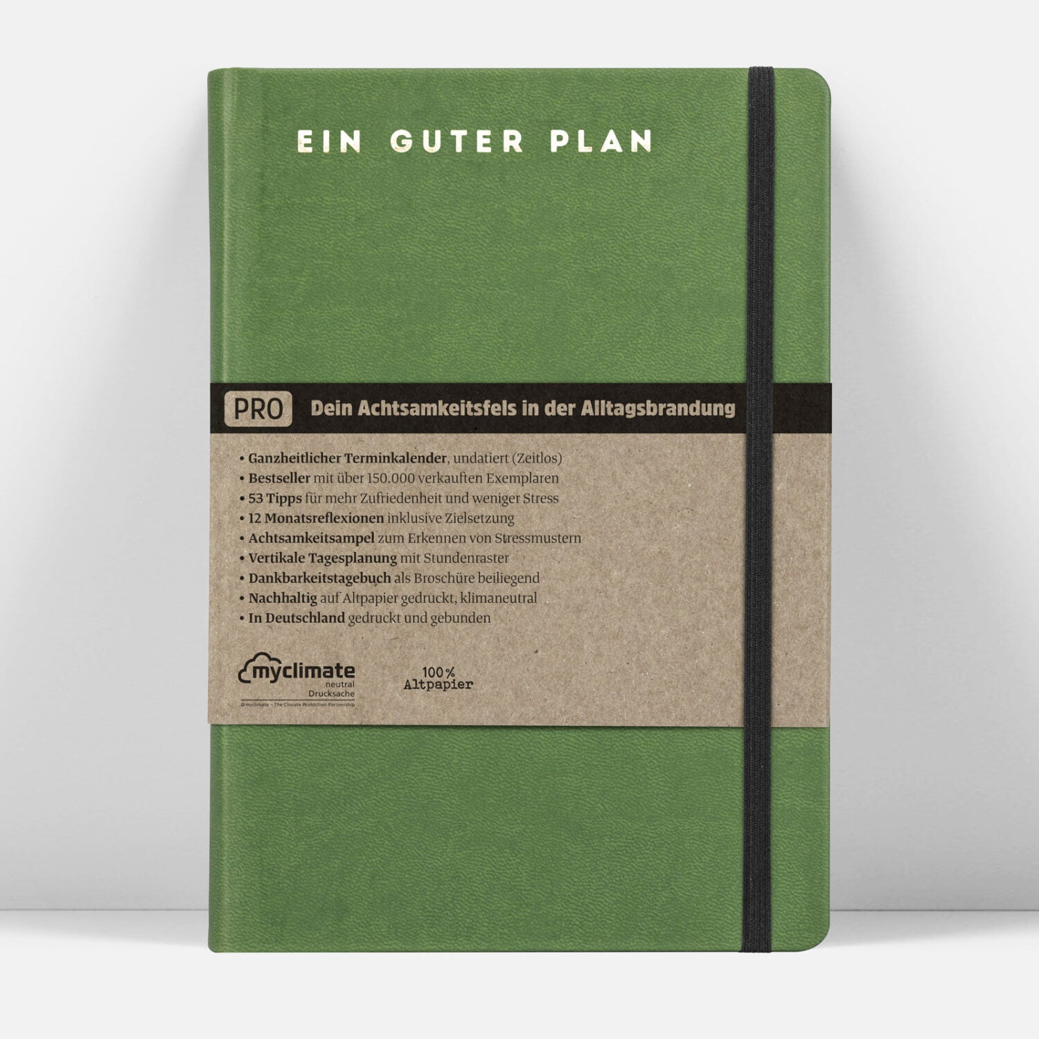 Grüner Planer mit der Aufschrift "EIN GUTER PLAN", umwickelt von einer Banderole mit Produktinformationen.