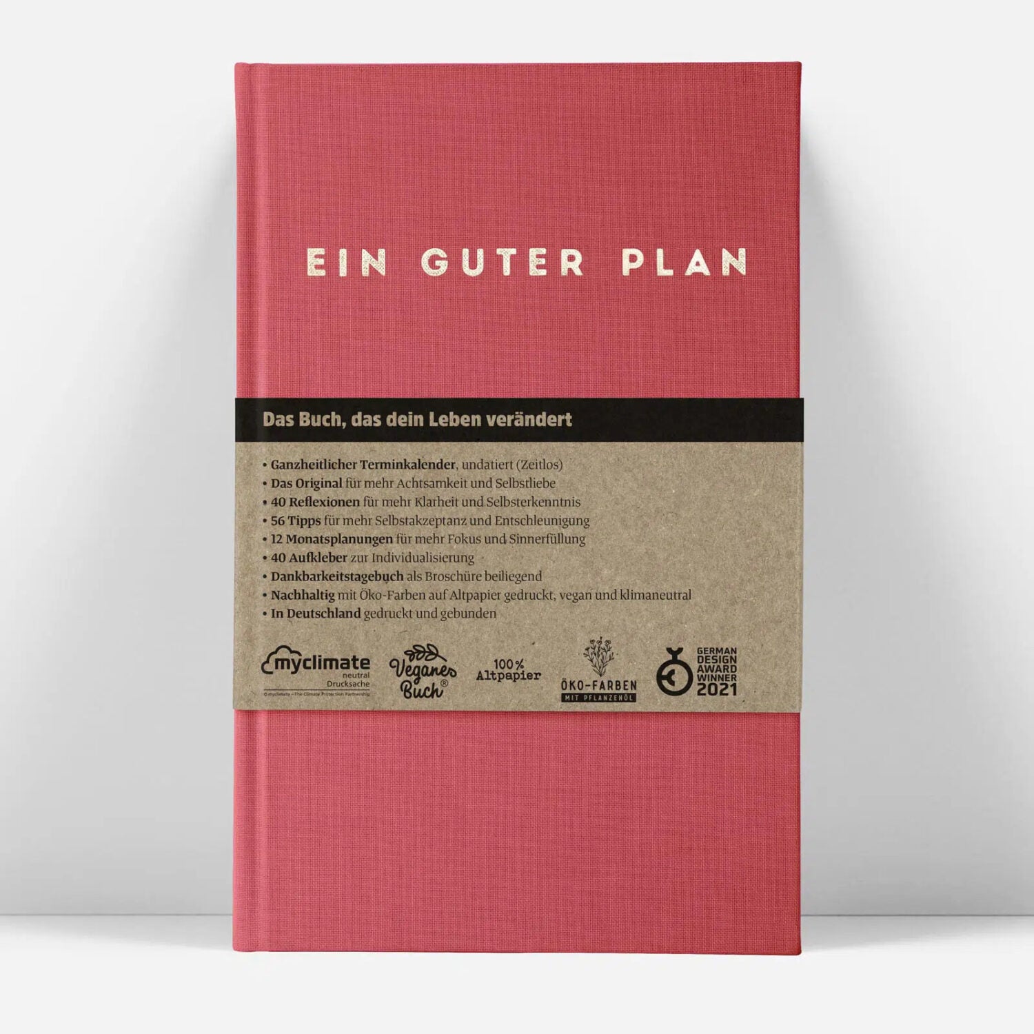 Rotes Buch mit dem Titel "Ein Guter Plan" und detaillierter Beschreibung zu Inhalt und Nachhaltigkeit auf dem Umschlag.