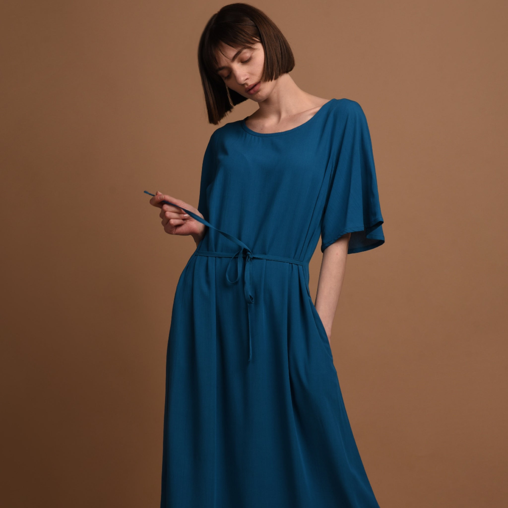 AYANI Lockeres Kleid "NIKA" - königsblau