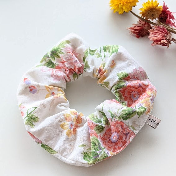 HEAVIN Scrunchie 2er-Set Leinen Pastell & Rosen Print (2)
