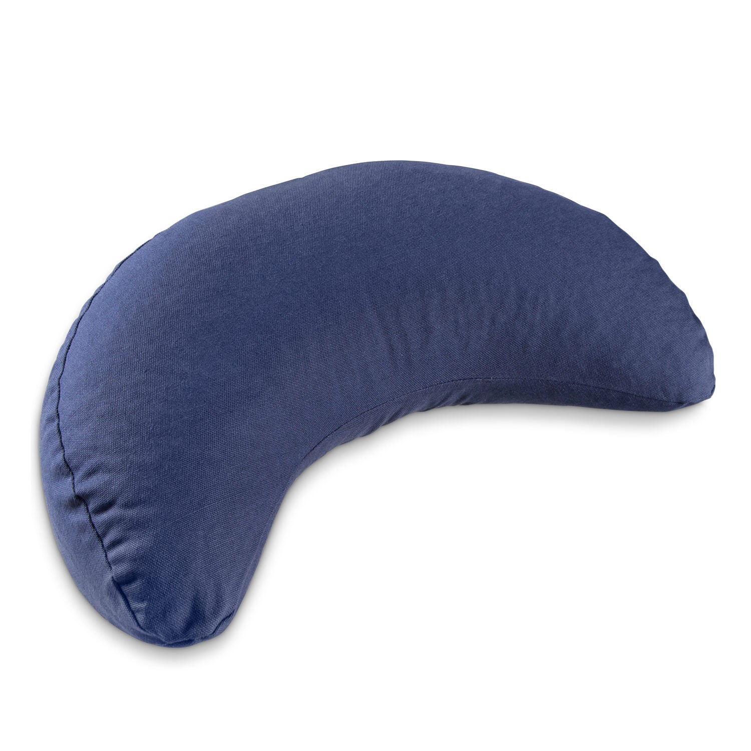 Blaues, halbmondförmiges Kissen auf weißem Hintergrund.