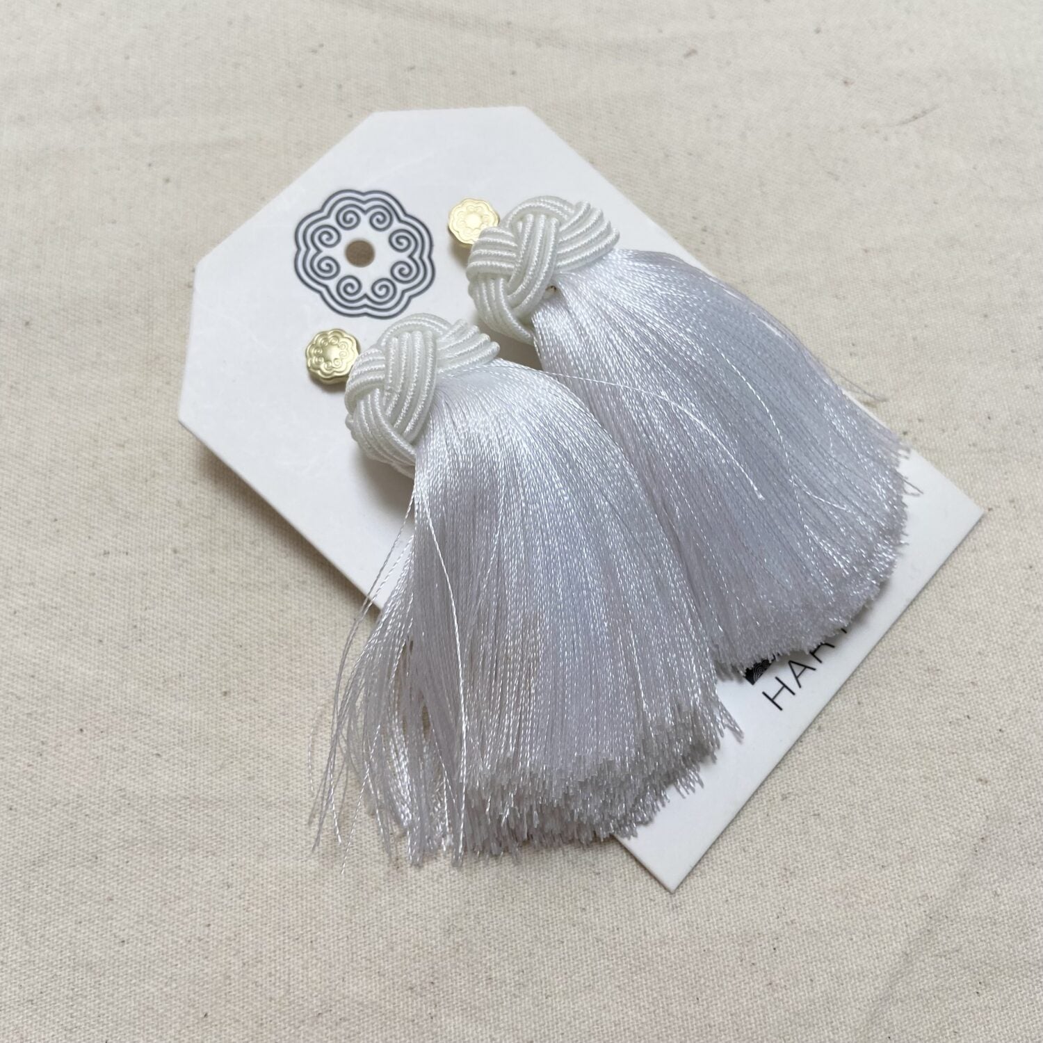 Hart Hagerty Ohrringe "Topknot Tassel" in weiß - Dritte Wahl