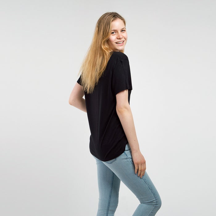 Honest Basics Boxy V-Neck T-Shirt Lyocell - Black