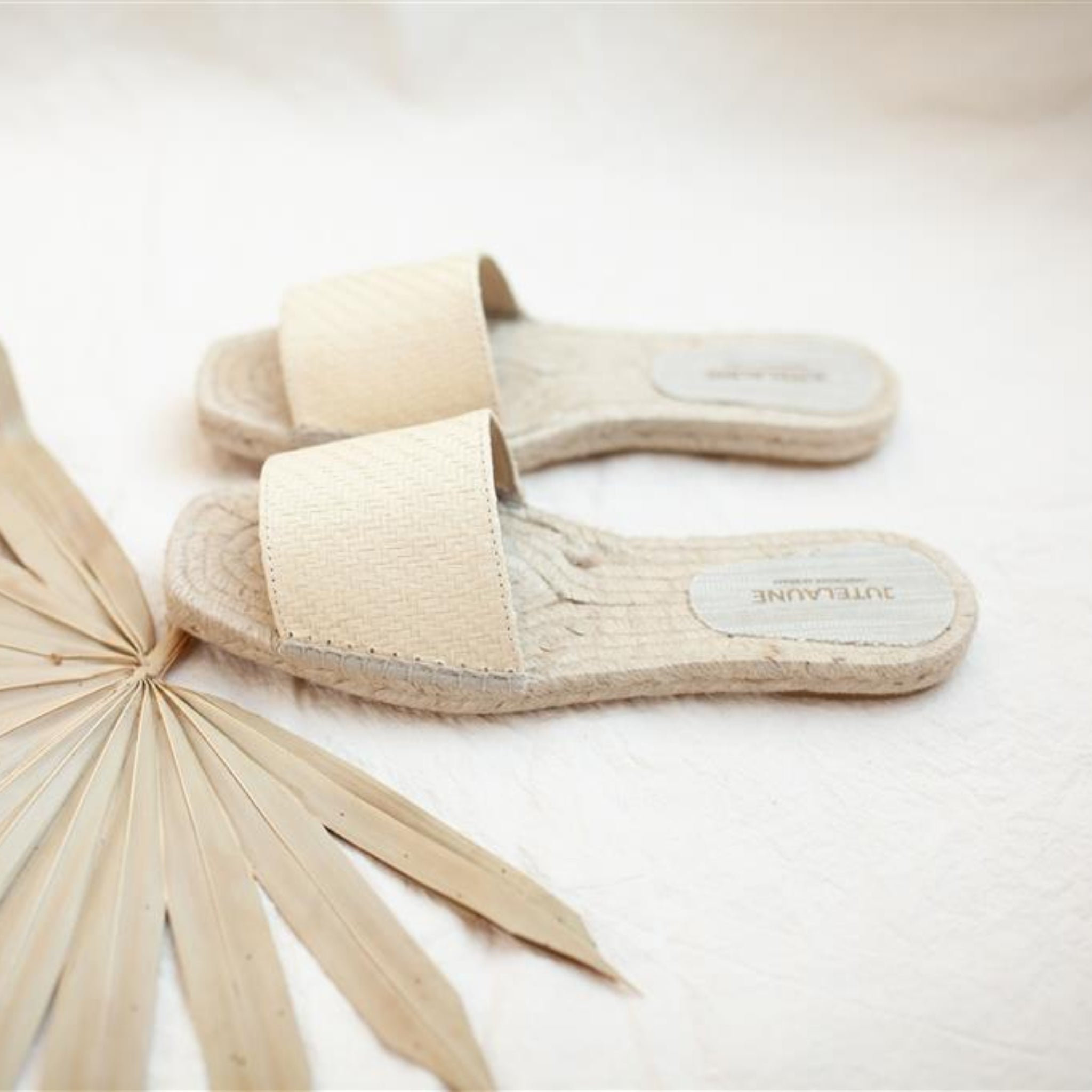 Jutelaune "Vegan Raffia Flats"