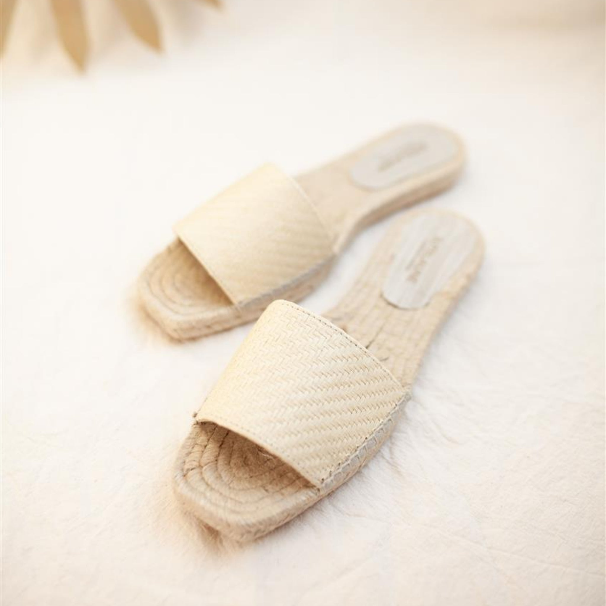 Jutelaune "Vegan Raffia Flats" Sand