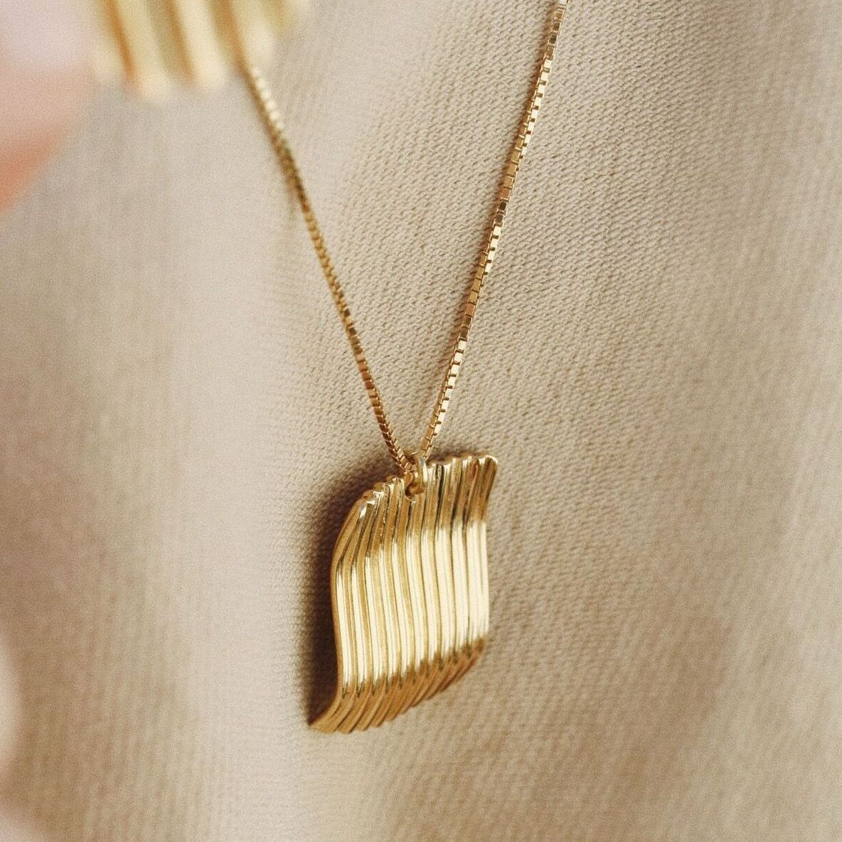 Jukserei Square Chips Necklace gold