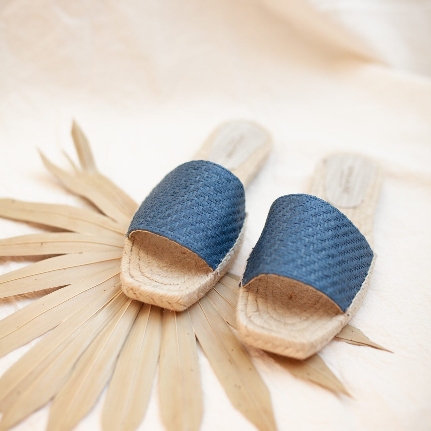 Jutelaune "Vegan Raffia Flats" Navy