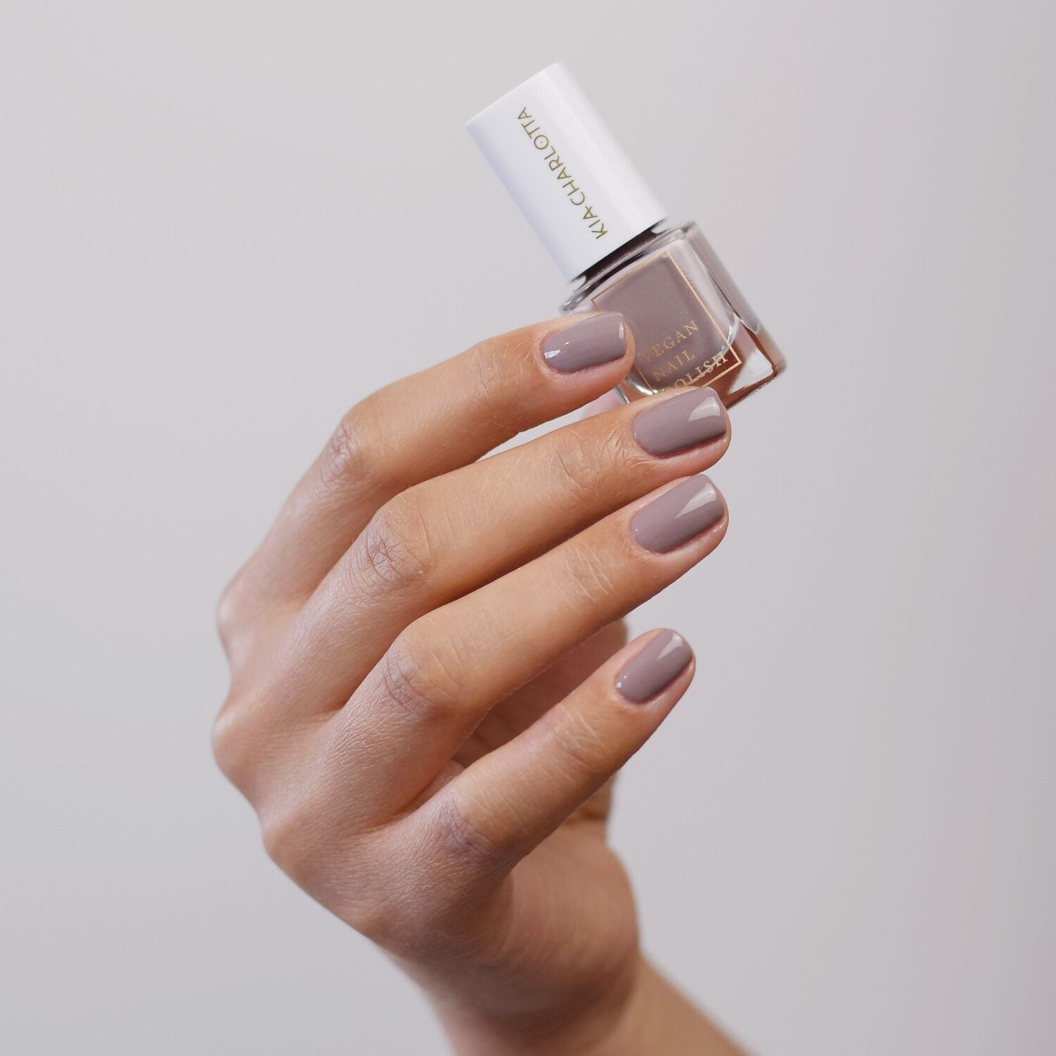 Kia-Charlotta-Nagellack-Courageous-Anwendung