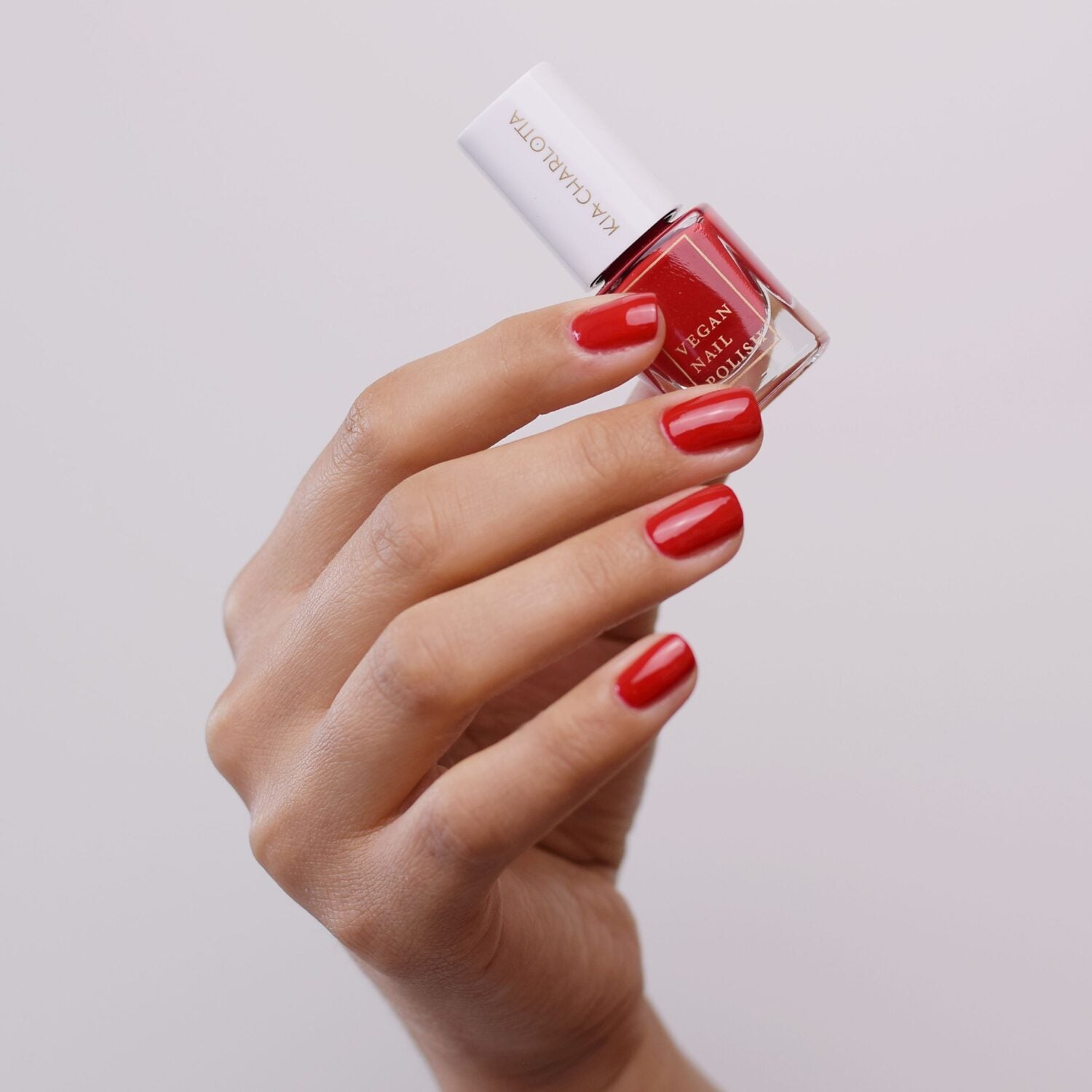 Kia Charlotta-Nagellack-Hustle-Anwendung