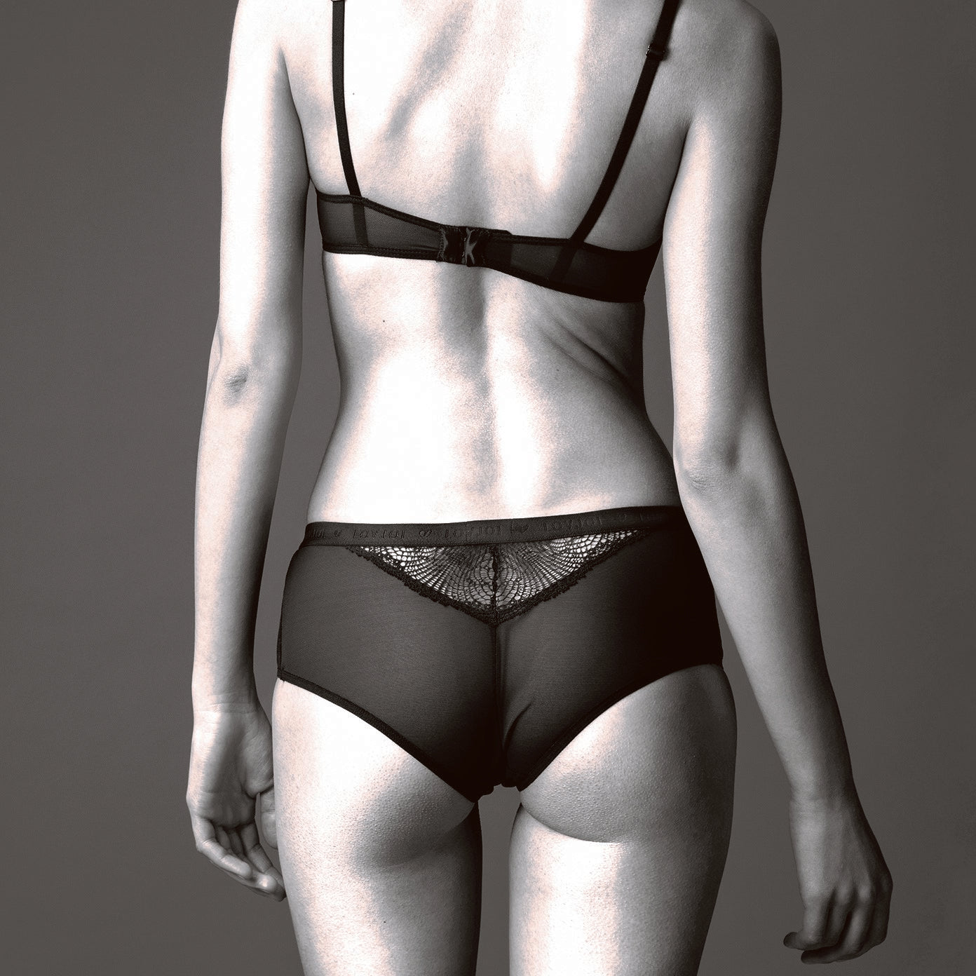Lovjoi Spitzen-Panty "WILD THYME" - Schwarz