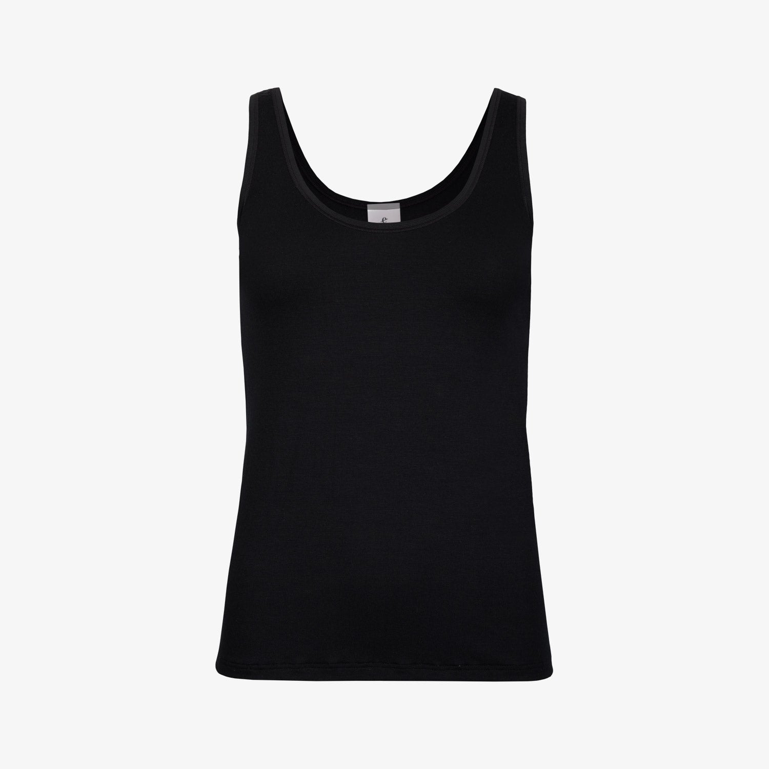 Schwarzes ärmelloses Tanktop vor weißem Hintergrund.