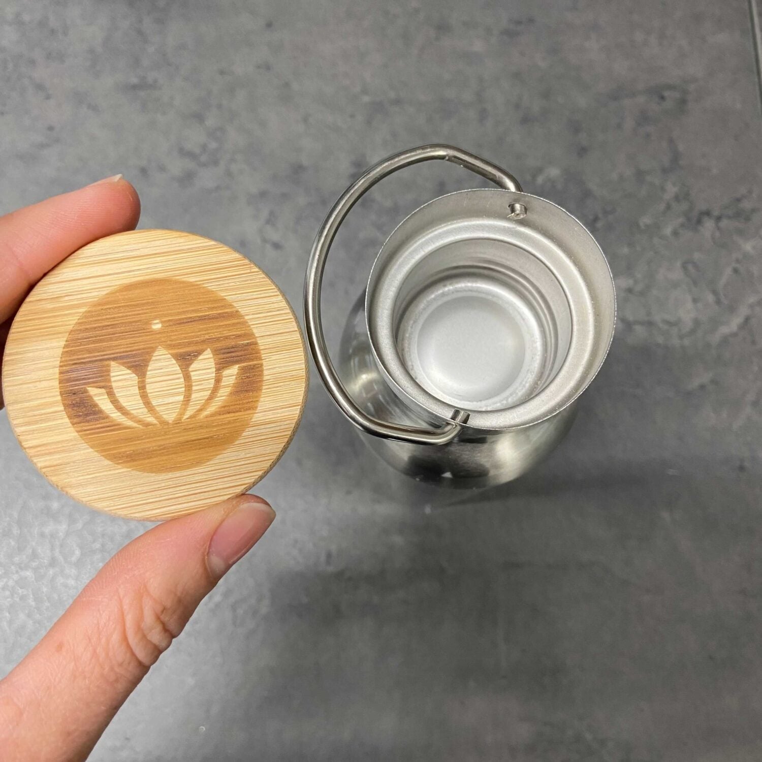 Lotuscrafts Edelstahl Trinkflasche mit Bambusdeckel "Blockprint" - Dritte Wahl