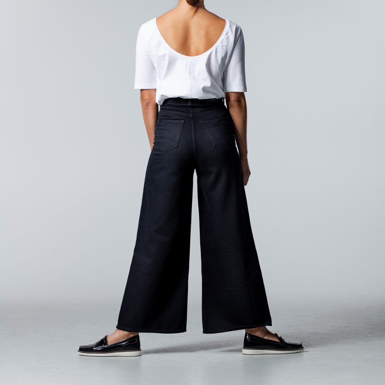 Lovjoi Wide Cropped Jeans "BARLERIA" - Black Overdyed