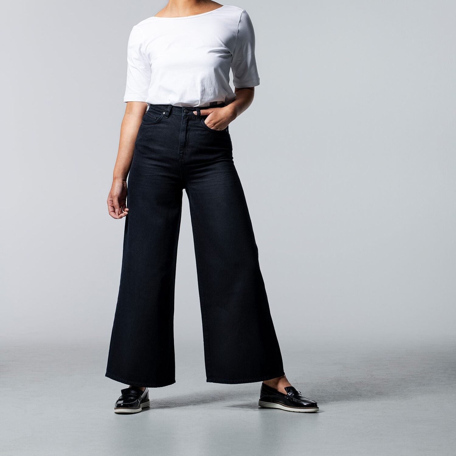 Lovjoi Wide Cropped Jeans "BARLERIA" - Black Overdyed