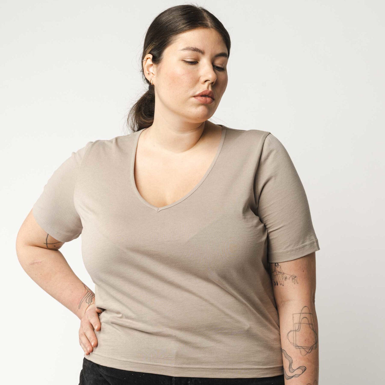 MELA Damen V-Neck T-Shirt "LALI" - taupe