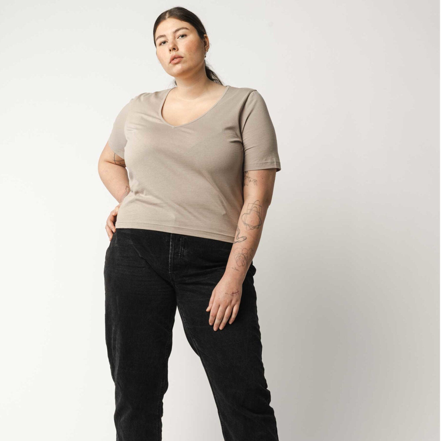 MELA Damen V-Neck T-Shirt "LALI" - taupe