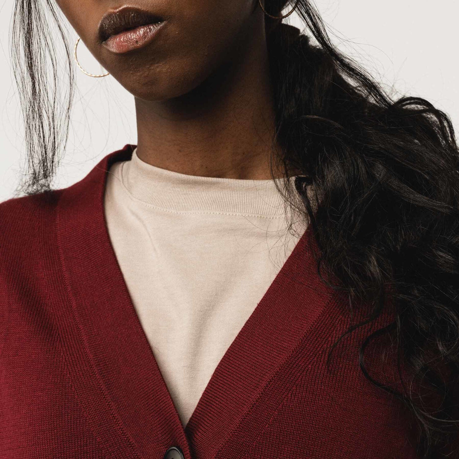 MELA Leichter Damen Cardigan mit V-Ausschnitt "SURINA" - burgunderrot