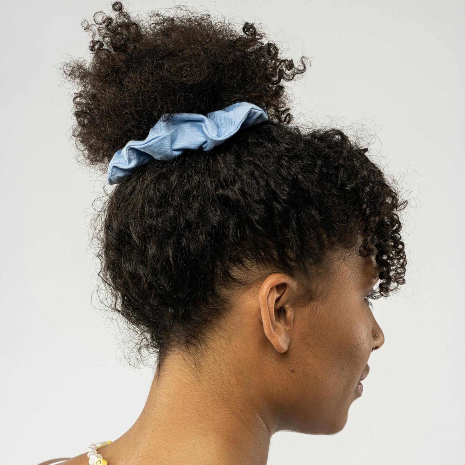 MELA Scrunchie Haargummi "AJITHA" - powder blue