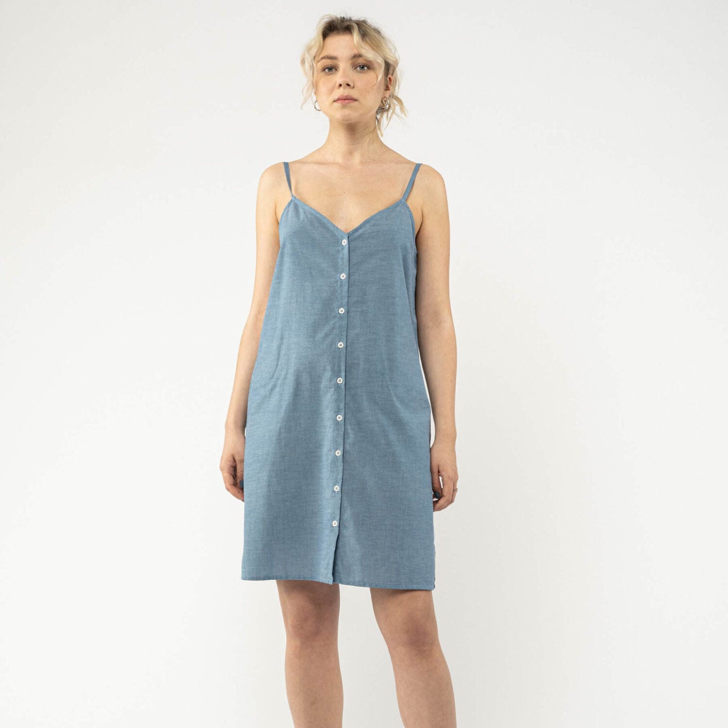 MELA Trägerkleid mit Knopfleiste "MAJANDRA" - blue chambray