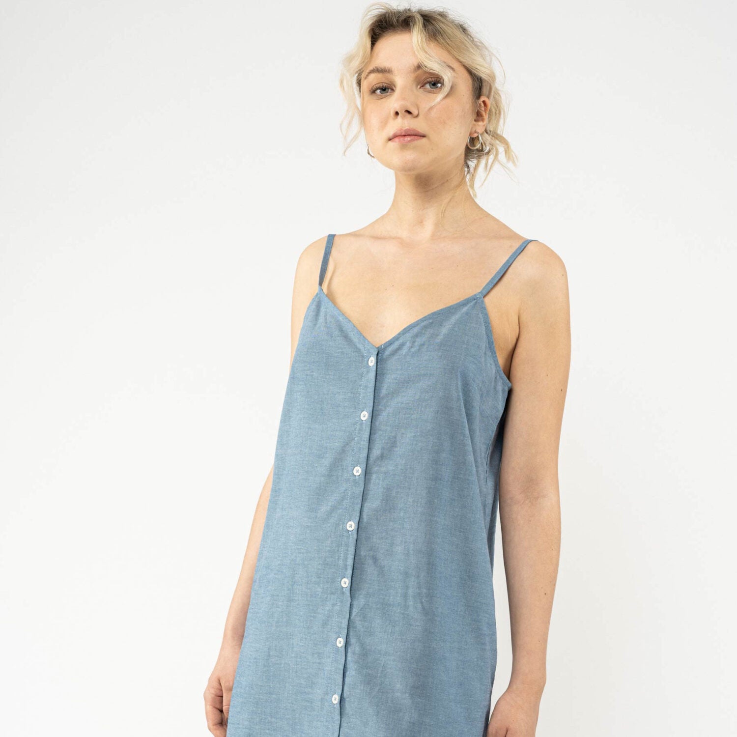 MELA Trägerkleid mit Knopfleiste "MAJANDRA" - blue chambray