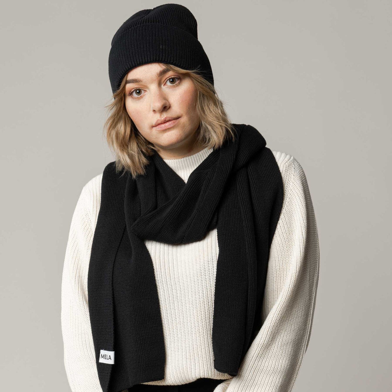 MELA Unisex Rippstrick Schal "BASIC" - schwarz