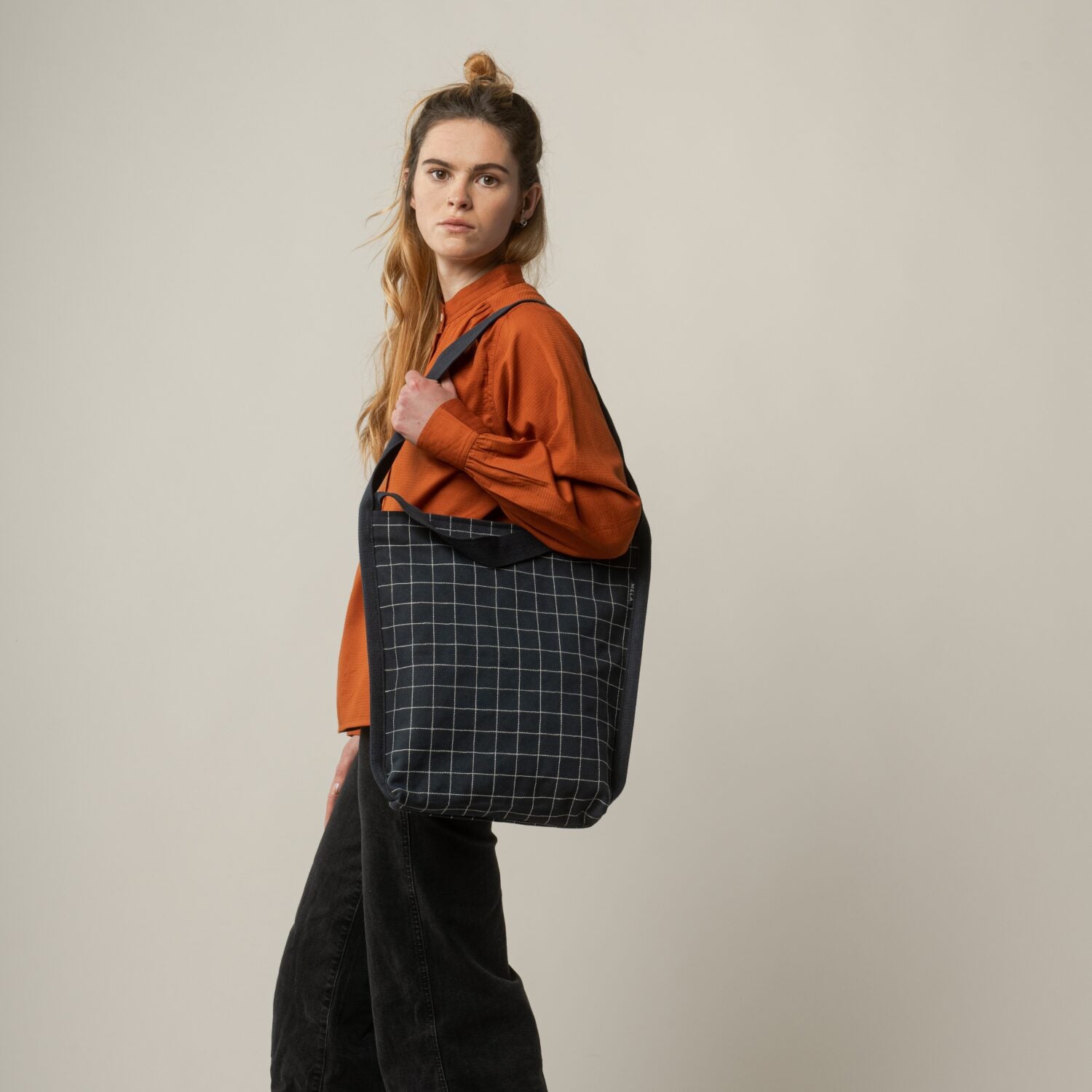 MELA_Aditi_Women_blue grid_02