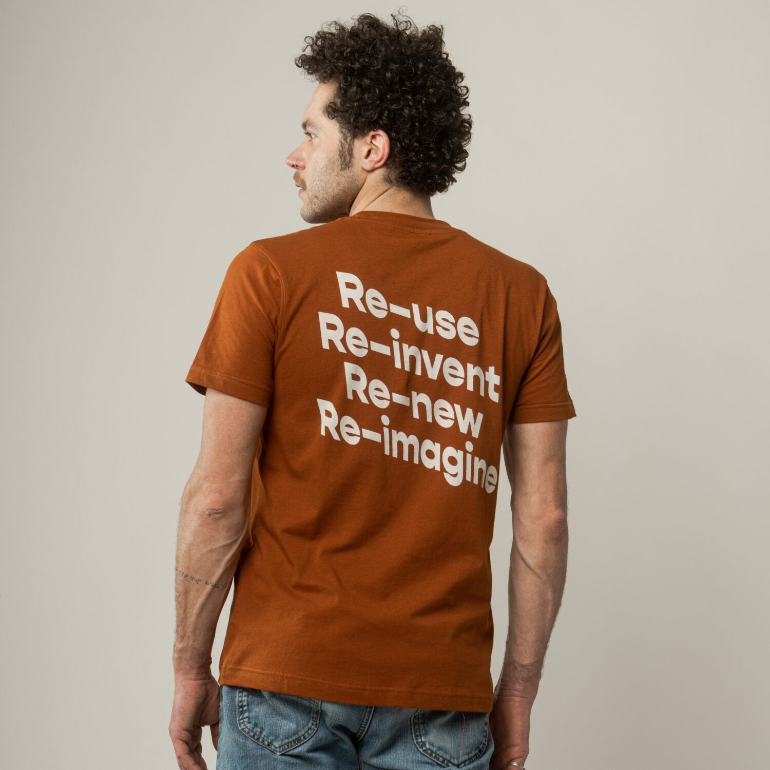 MELA Herren T-Shirt "AVAN" Re-use - Rust - Druck Cream