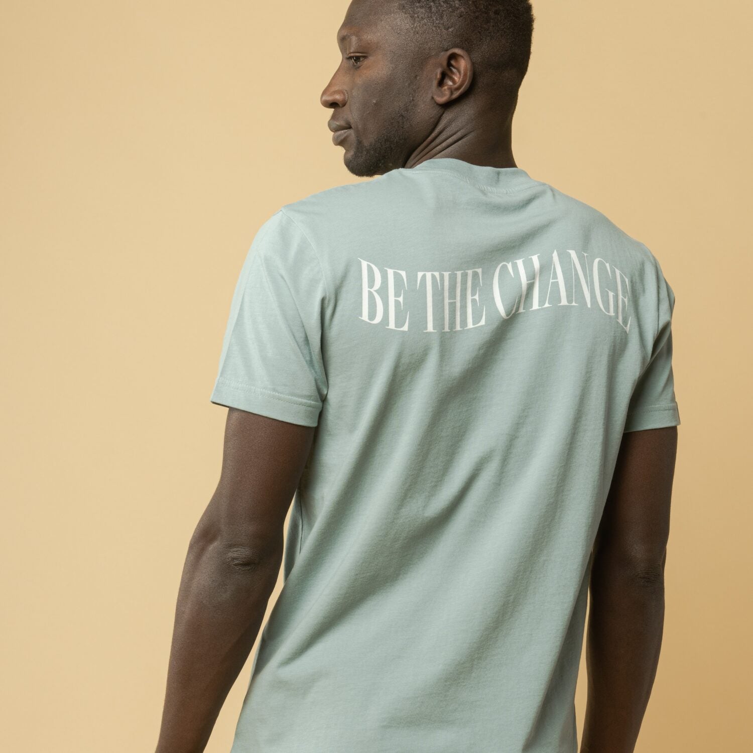 MELA Herren T-Shirt "AVAN" BE THE CHANGE - sage-druck cream
