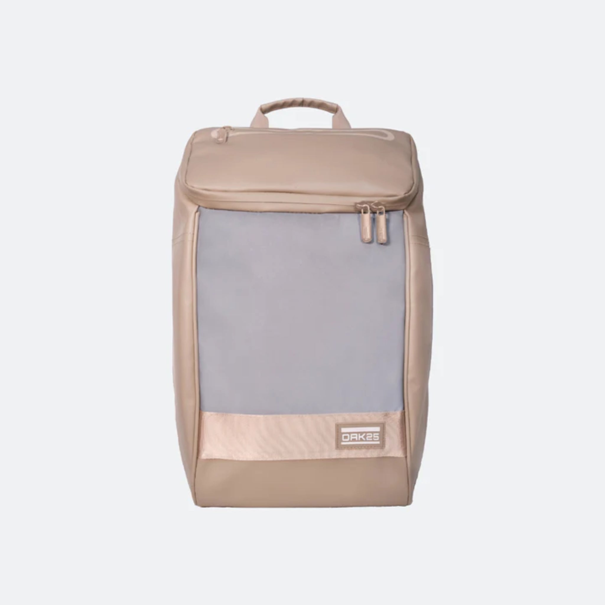 Beiger Rucksack mit grauer Vorderseite und zwei Reißverschlüssen auf grauem Hintergrund.