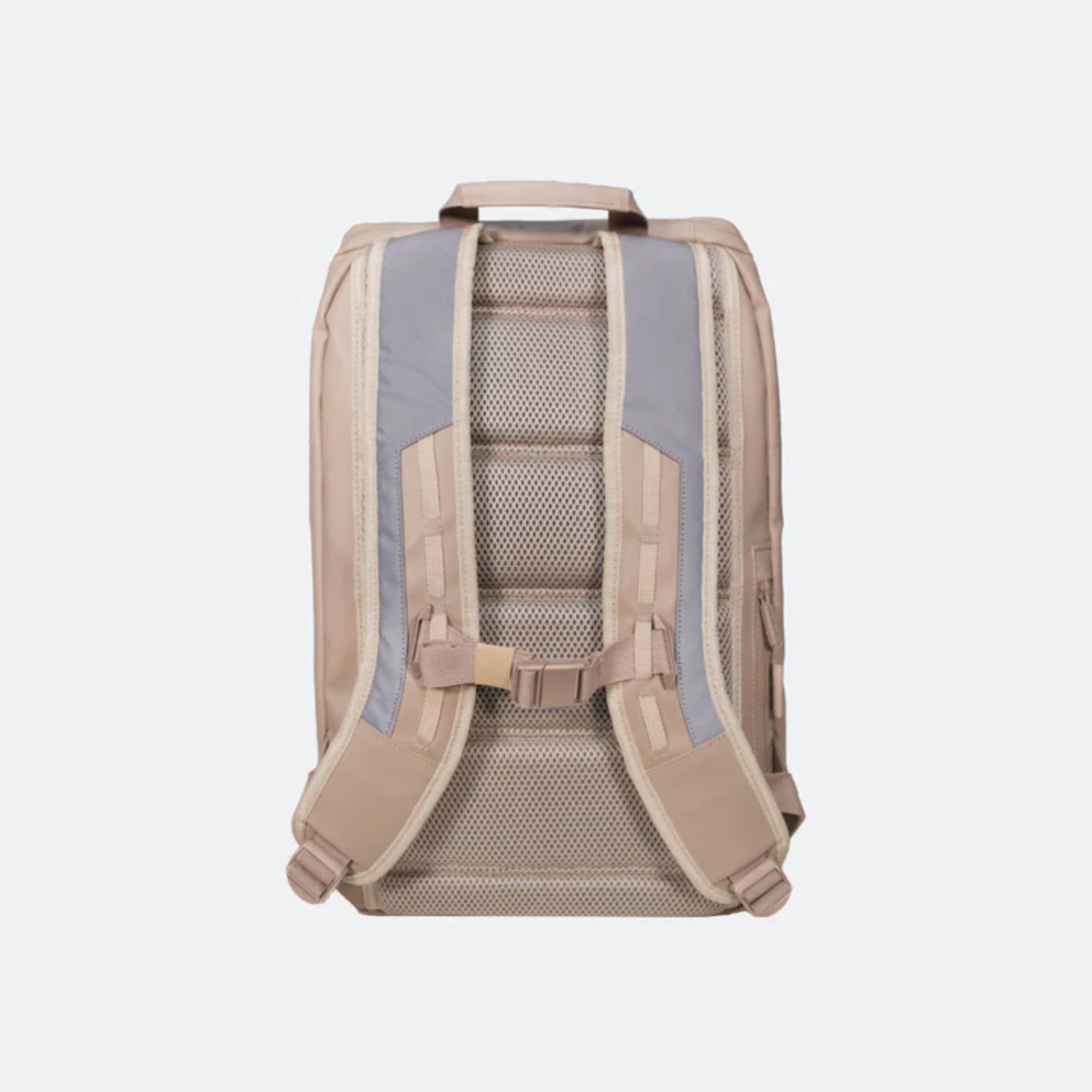 Beiger Rucksack, Rückansicht, zeigt verstellbare Schultergurte und gepolstertes Rückenteil vor grauem Hintergrund.