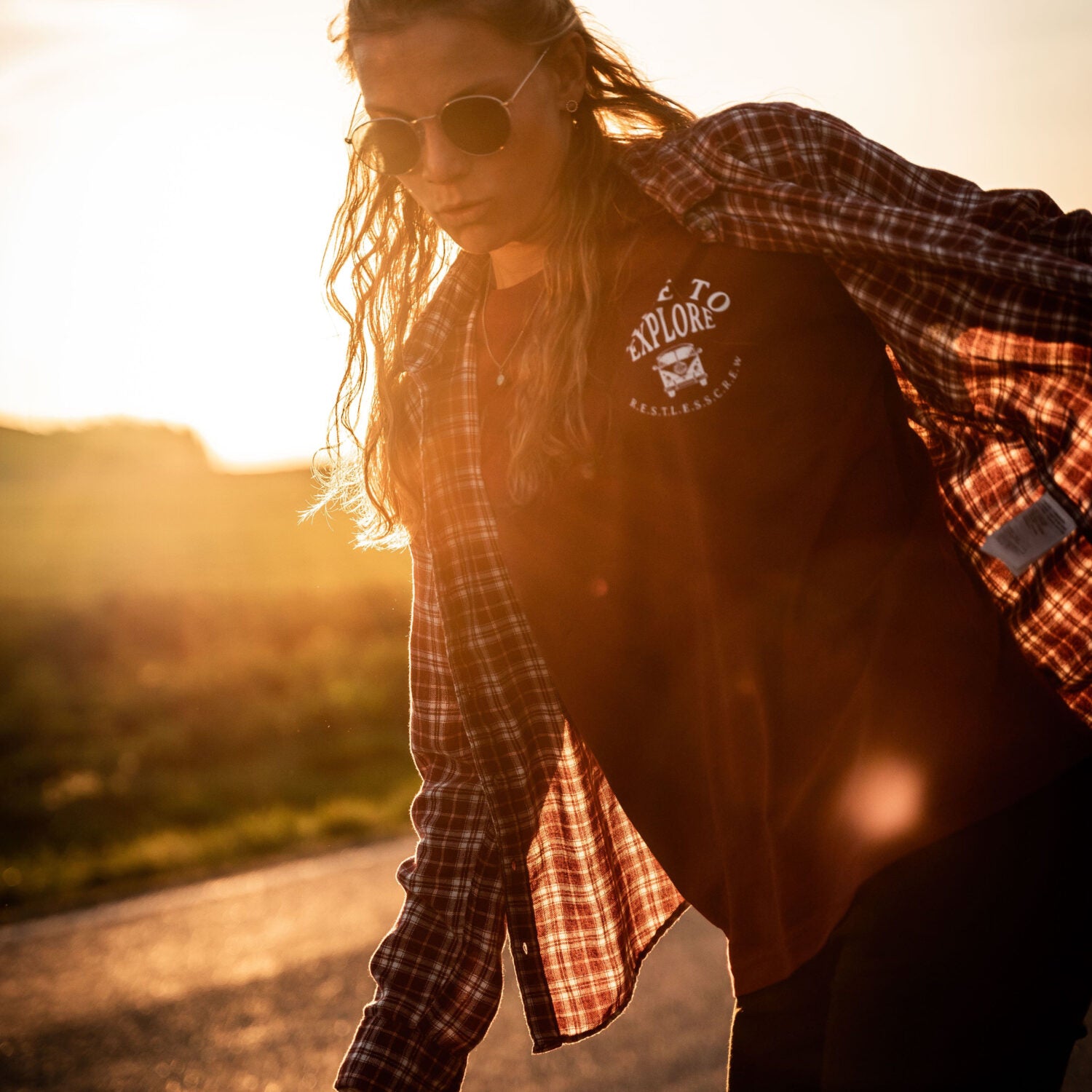 Restless Crew Unisex T-Shirt "VANLIFE" - Red
