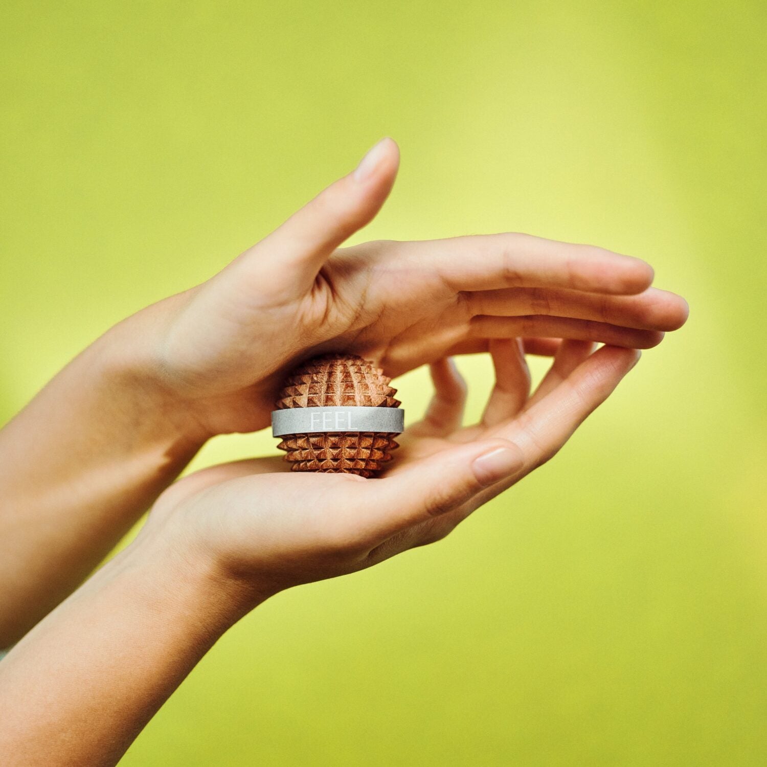 Time_to_treat_Yourself_Akupressurkugel_Hand