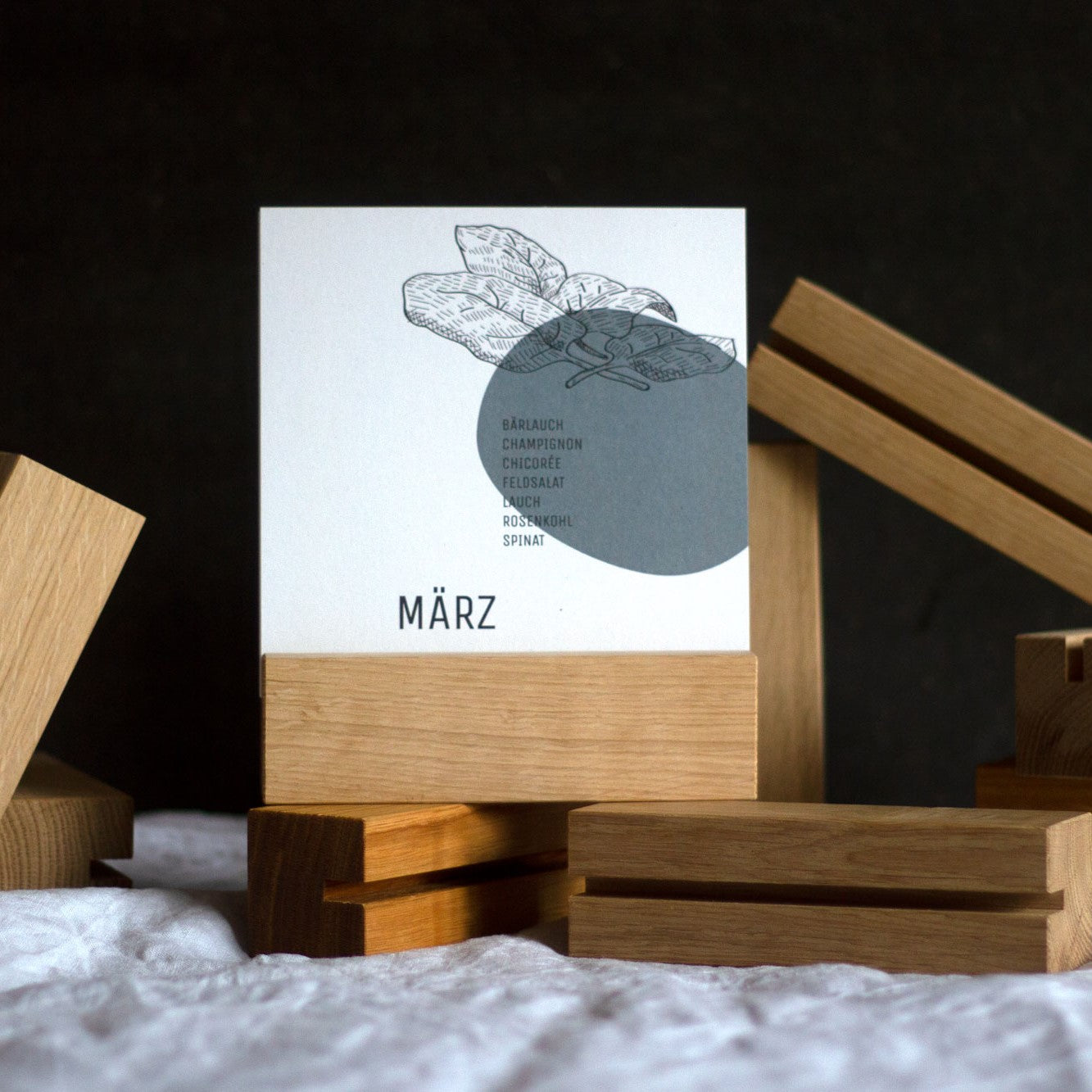 Zeit für Gutes "Saisonkalender für Obst, Gemüse & Salat" mit Holzsockel